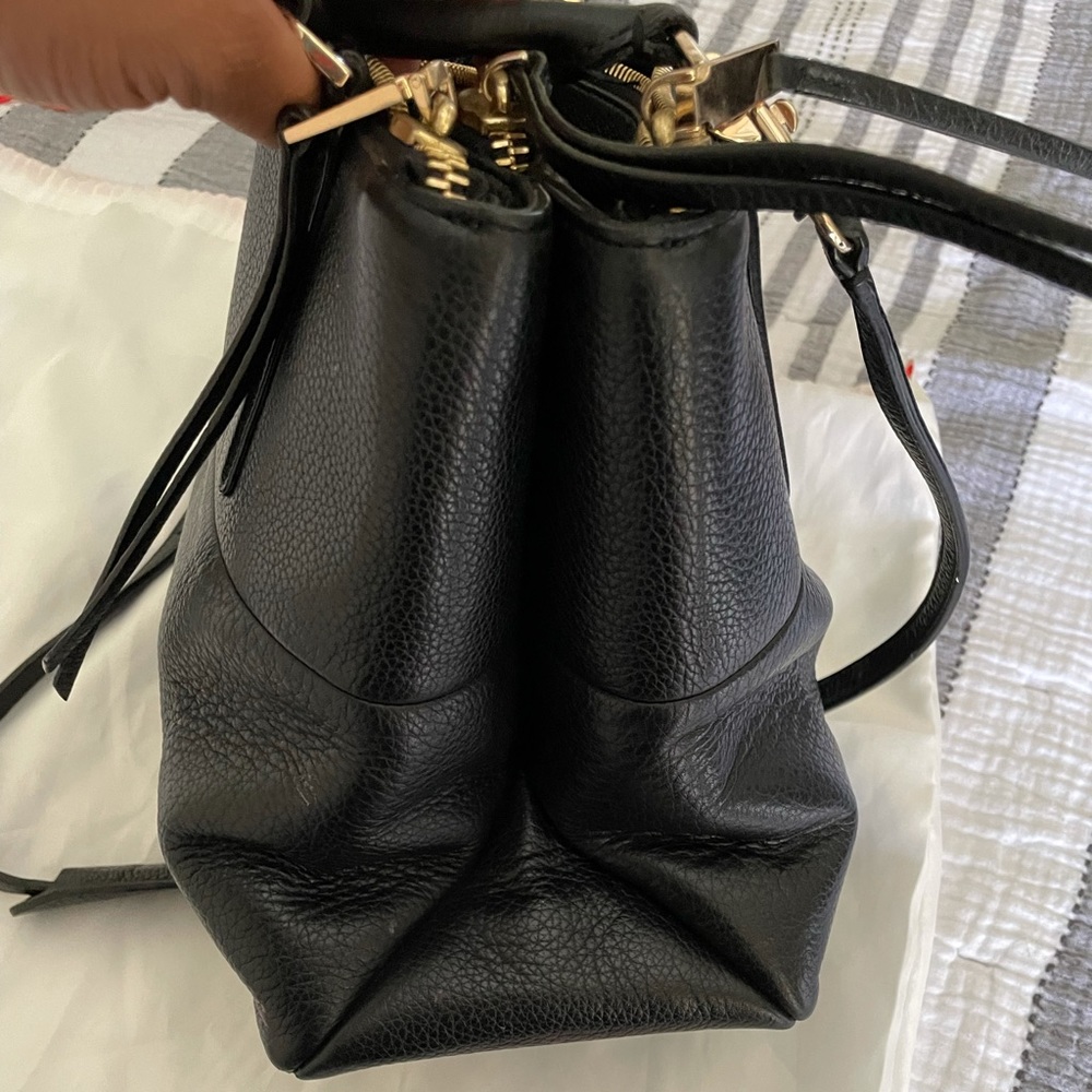 Very classic Purse 👜 - Picture 3 of 5